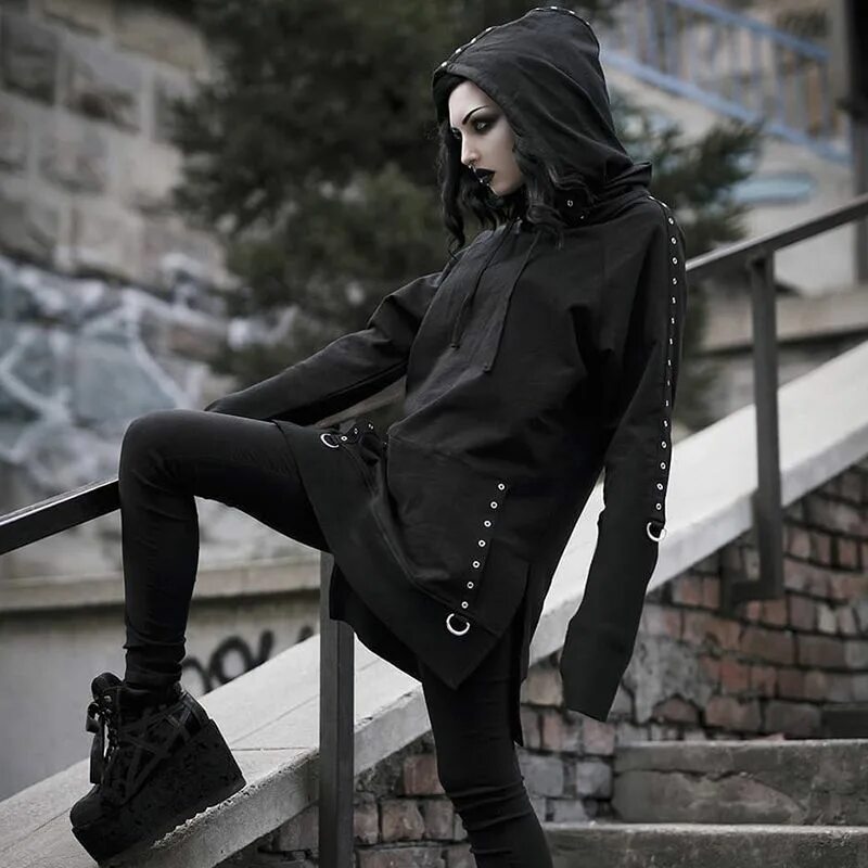 Goth одежда. Худи в стиле готика. готический стиль в одежде. готическая одежда для девушек. мрачный стиль одежды.