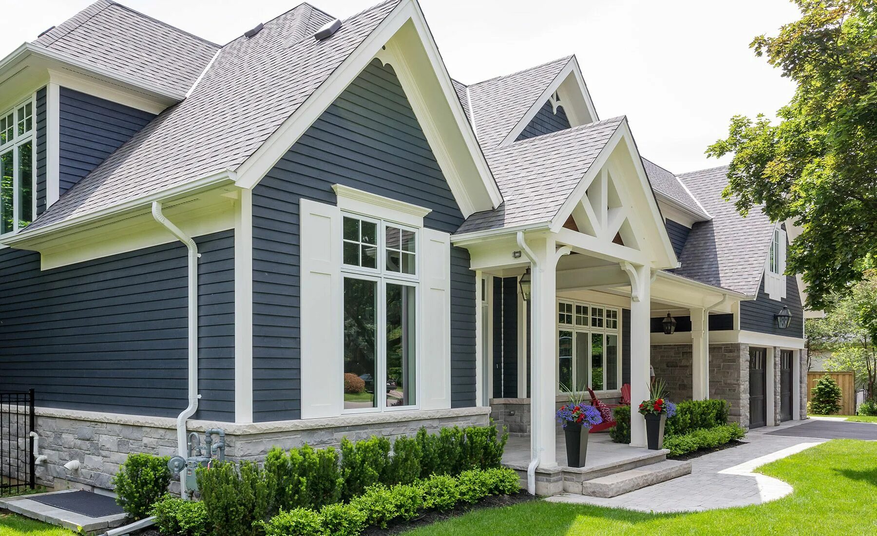 Stylish Livable Spaces Modern farmhouse exterior, Farmhouse exterior, Farmhouse 