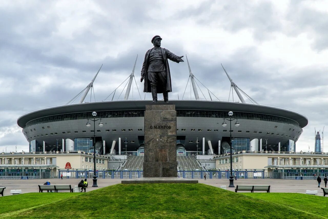 Стадион Динамо Крестовский остров. Стадион Динамо Санкт-Петербург Крестовский остров. Памятник Кирову в Санкт-Петербурге на Крестовском острове. Памятник Кирову Крестовский остров. Стадион динамо санкт