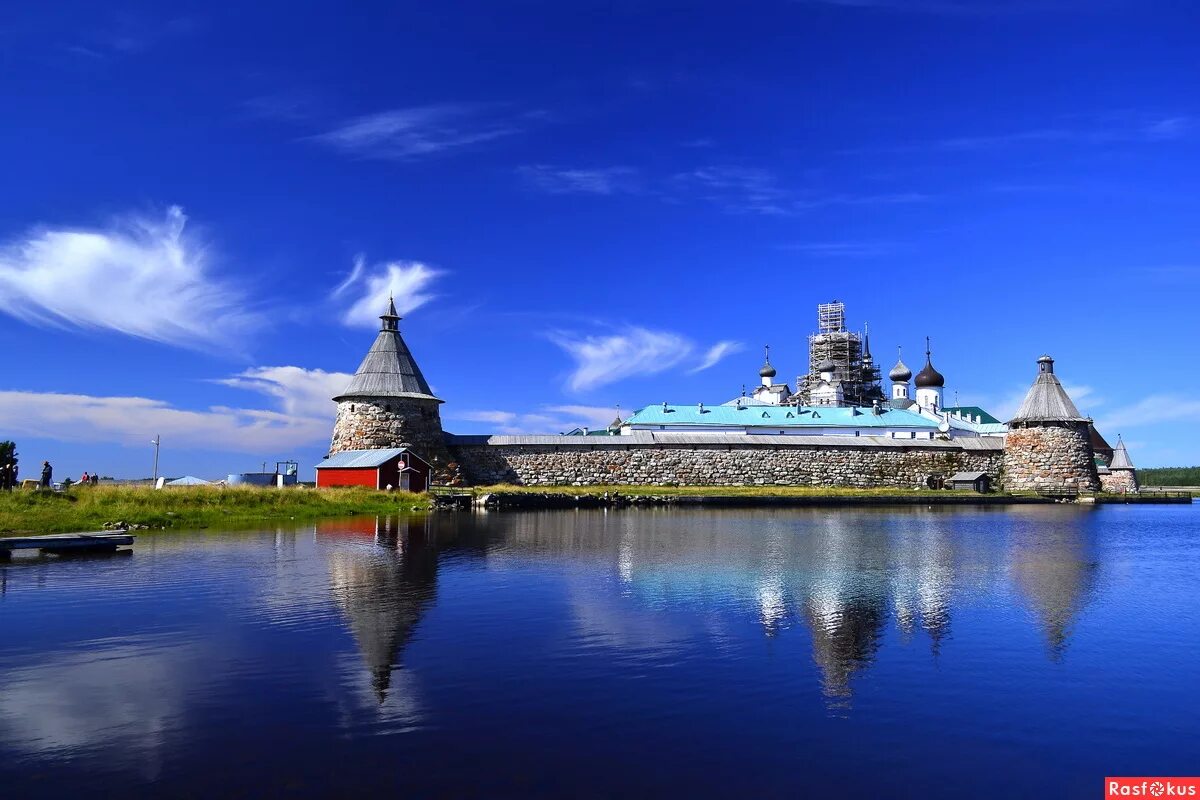 соловецкий монастырь соловецкие острова. остров кижи валаам. валаам или соловки. кижи соловецкие острова. русское зодчество.