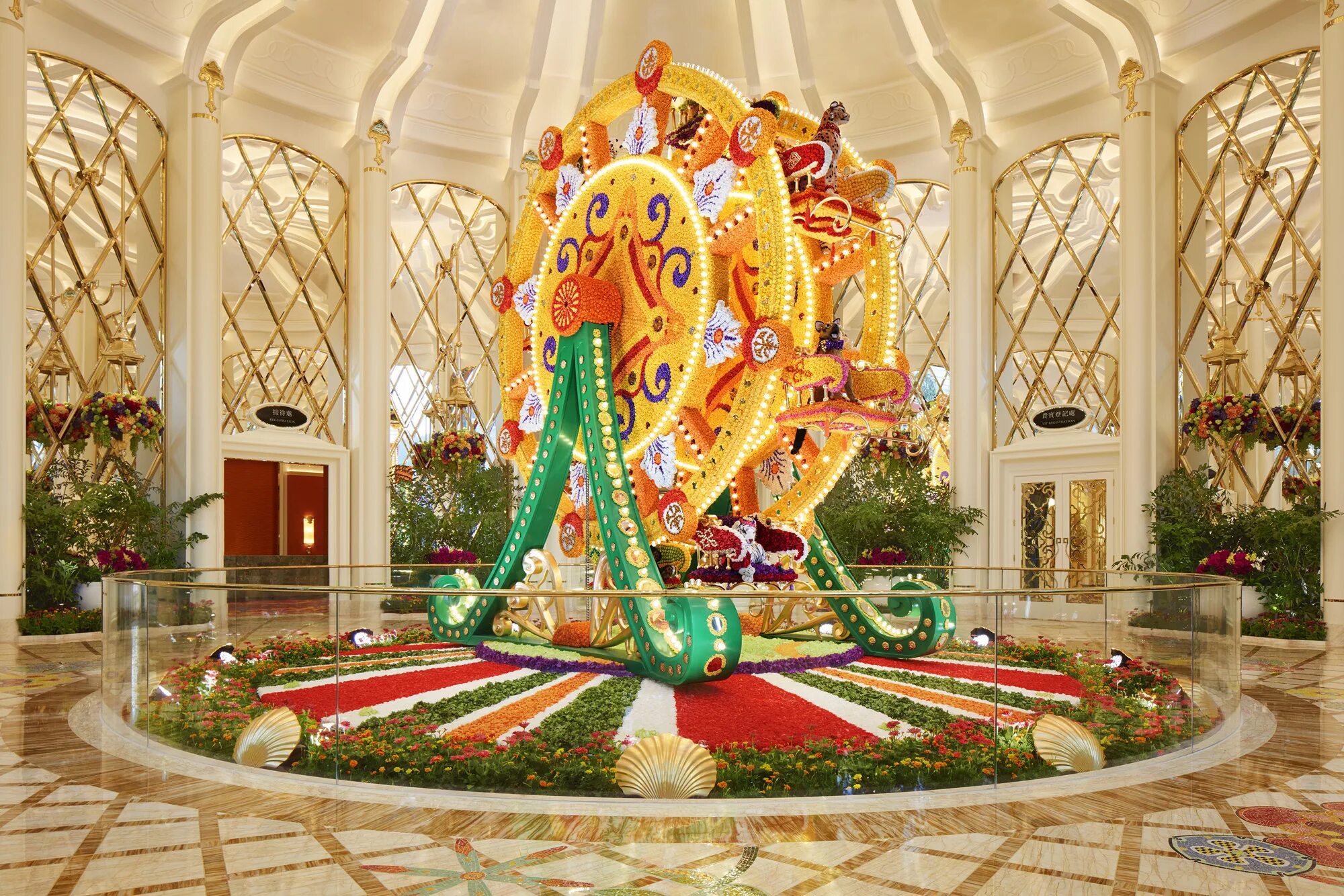 Дворец развлечений. Макао Китай дворец. Wynn Casino Macau. Винн Палас. Wynn Tower Macau.