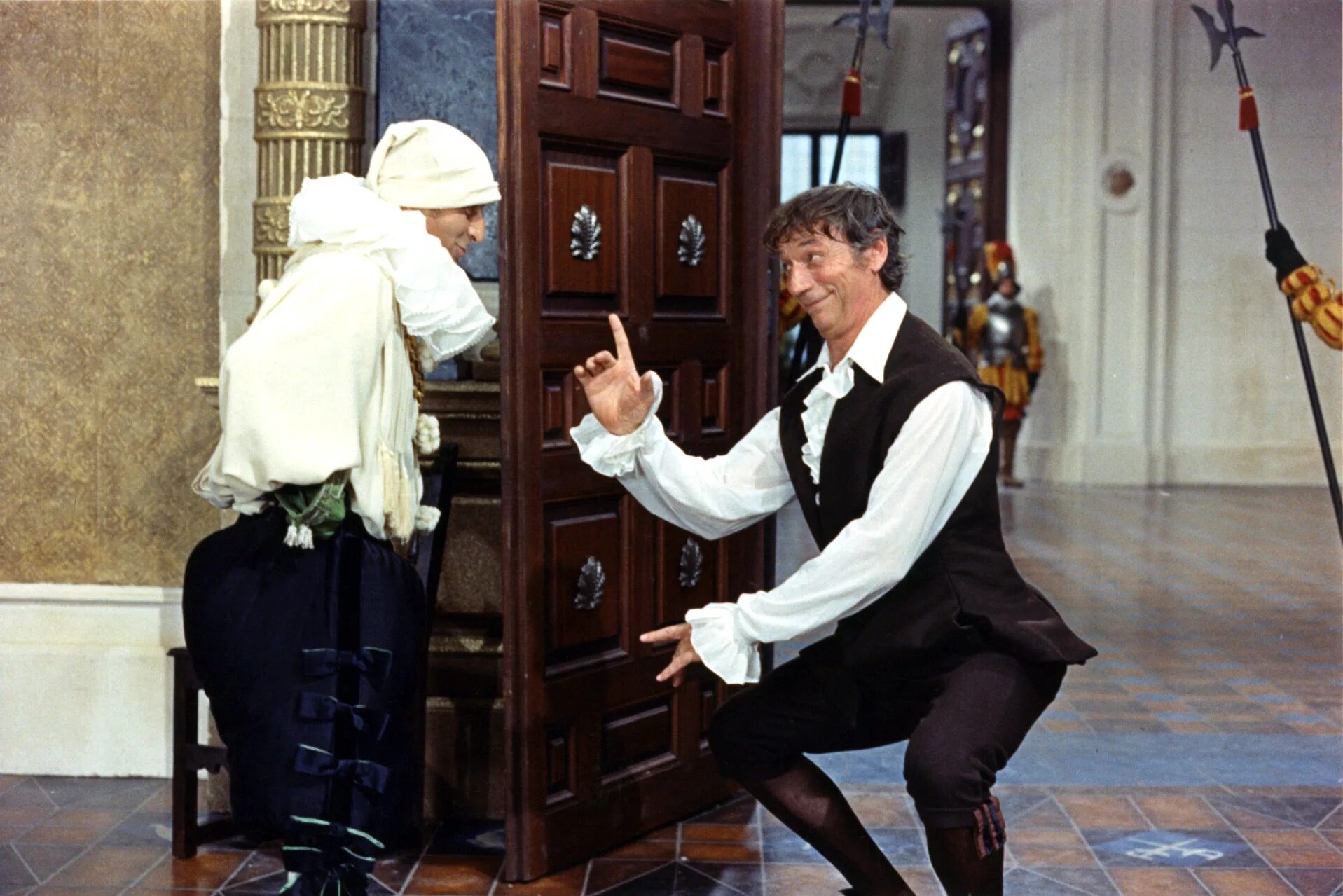 Луи де фюнес мания величия. Мания 1971. Луи де фюнес мания величия. Мания 1971. Мания величия (la folie des grandeurs) 1971 постер.