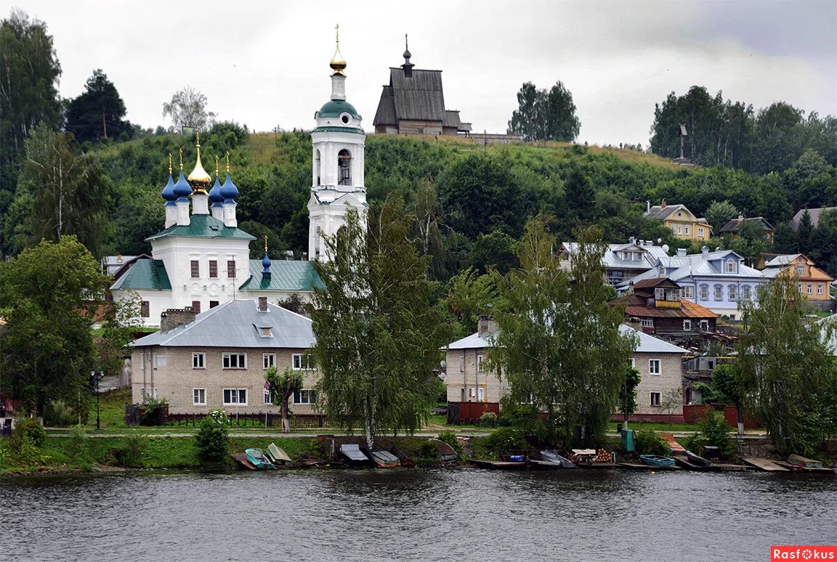 Город Плес Ивановской области. Плёс достопримечательности. Плес на Волге Ивановская область. Река Волга Плес.