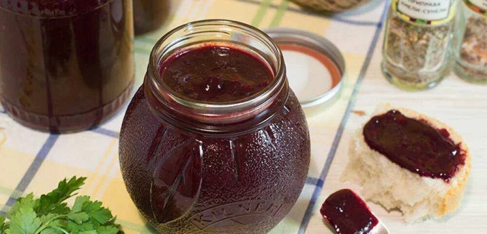 Соус из терна к мясу. Соус ткемали домашний. ткемали сливовый. ткемали из терна.