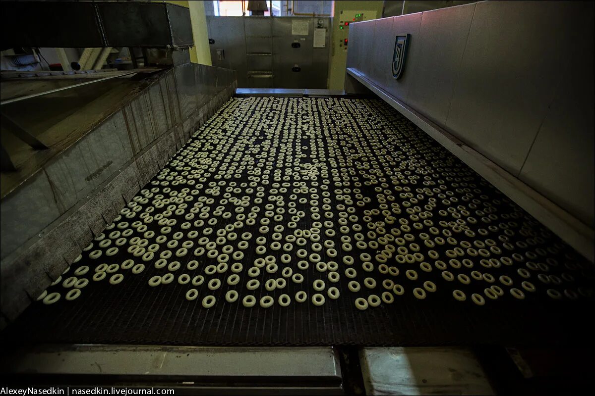 Как делают сушки. Производство бараночных изделий. Как делают сушки. Как делают сушки. Сушилка для сухарей производственная.