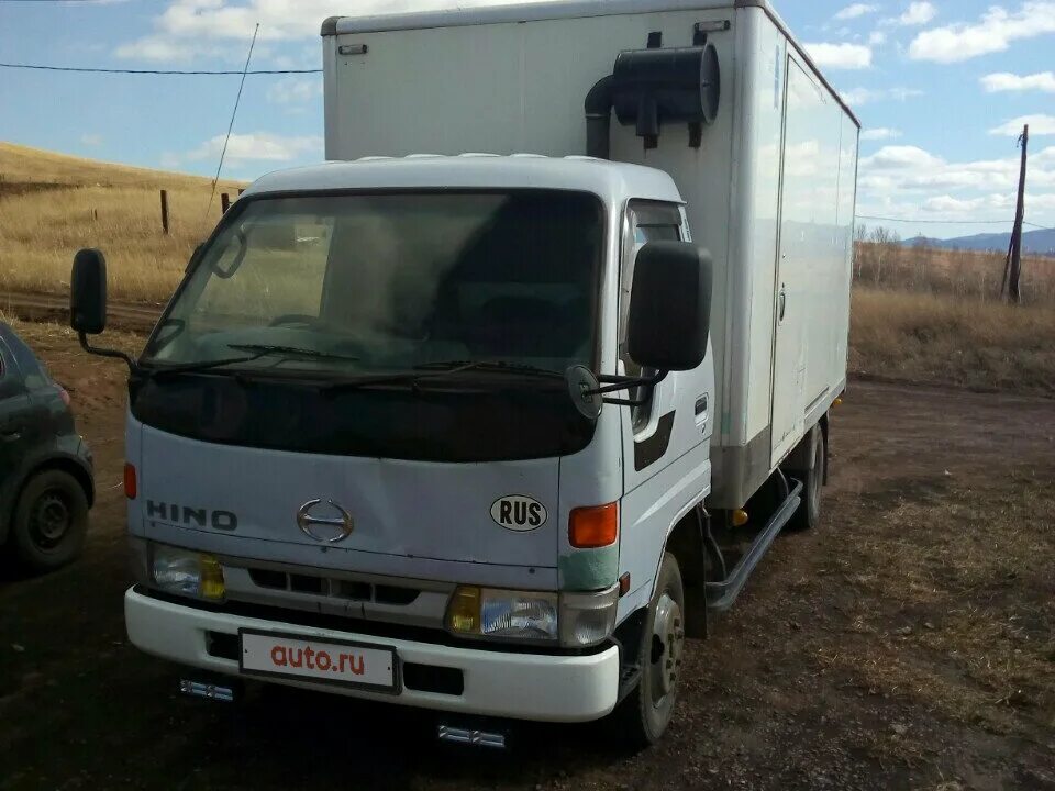 Грузовики бу в красноярском. Тойота Хино 4т. Японская будка Hino Ranger. Hino Dutro 2003. Бутырка рефрижератора Hino Ranger.