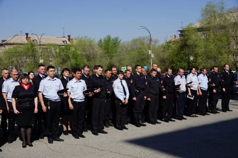 Сотрудники милиции в городе пласте 2009г. Отдел полиции магнитогорск. Стенд руководство мвд россии. Горловское ровд личный состав. Стенд полиция.