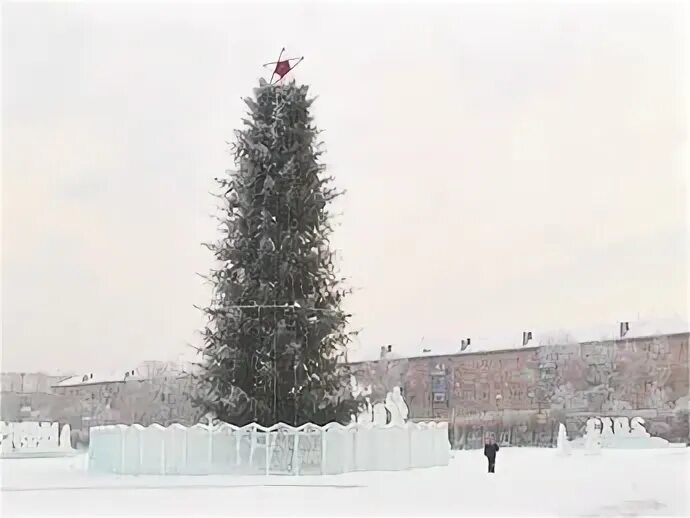 Подслушано в черногорске. Новогодняя площадь в черногорске. новогодняя елка в черногорске. новый год в черногорске. ёлка в городе черногорск.
