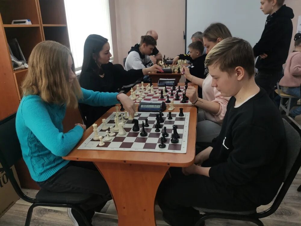 в шахматном турнире принимали 15 шахматистов