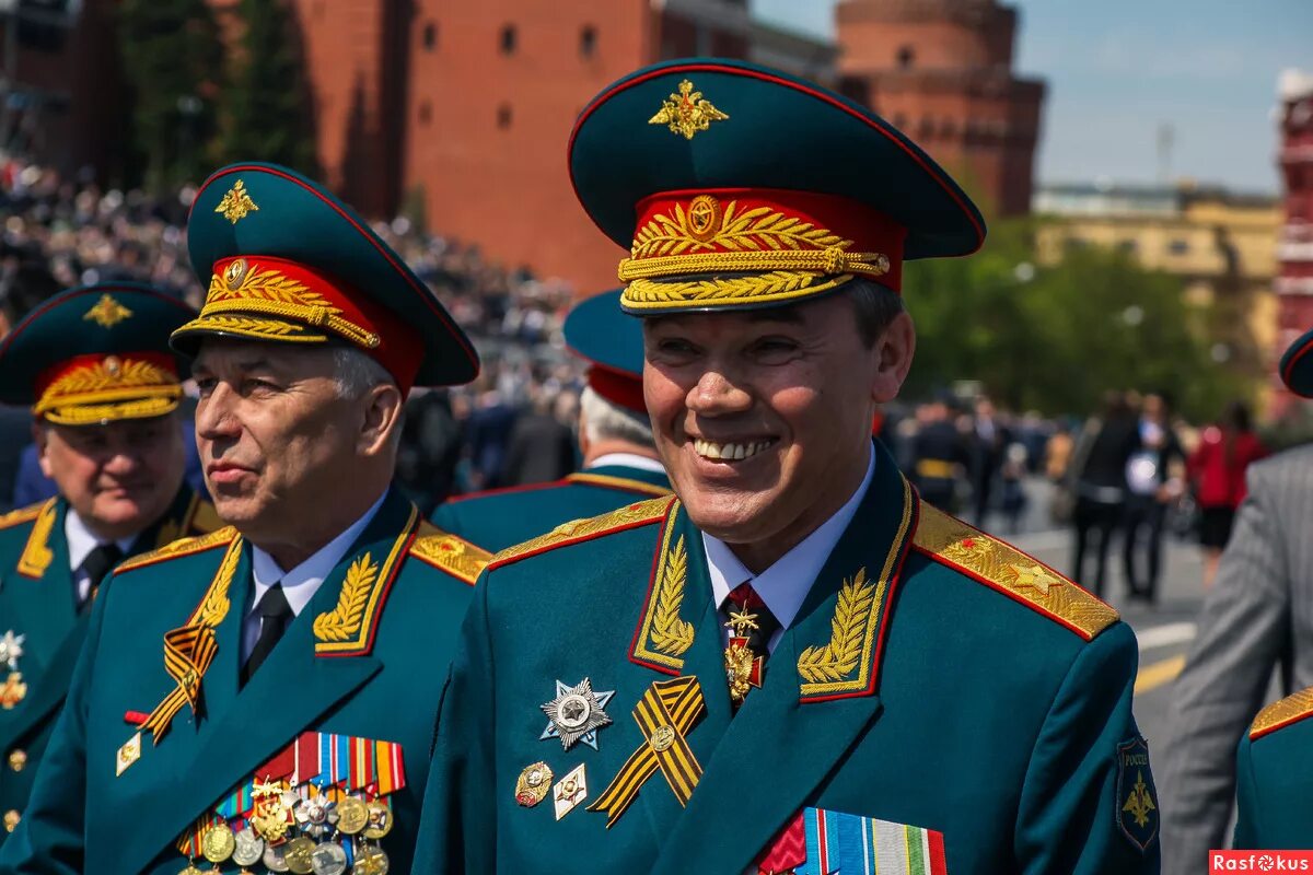 Выше генерала армии. Герасимоввалер генерал армии. Герасимов начальник генерального штаба парад Победы 2021.