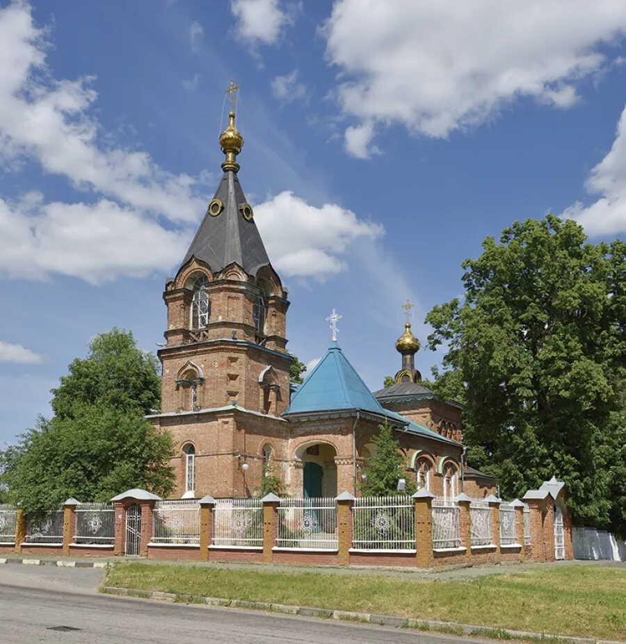 Свято троицкий храм село. Церковь Троицы Живоначальной (Невьянск). Храм с Ломное Грайворонского района. С Ломное Грайворонского района Свято Троицкий храм. Храм Живоначальной Троицы в Троицке.