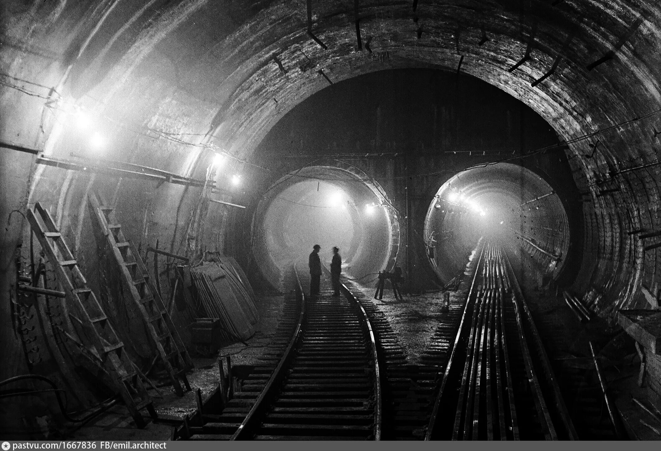 Глубина метрополитена. Станция Арсенальная Киевского метрополитена. Станция метро Арсенальная в Киеве. Станция метро Арсенал ная Киев. Арсенальная станция глубина.