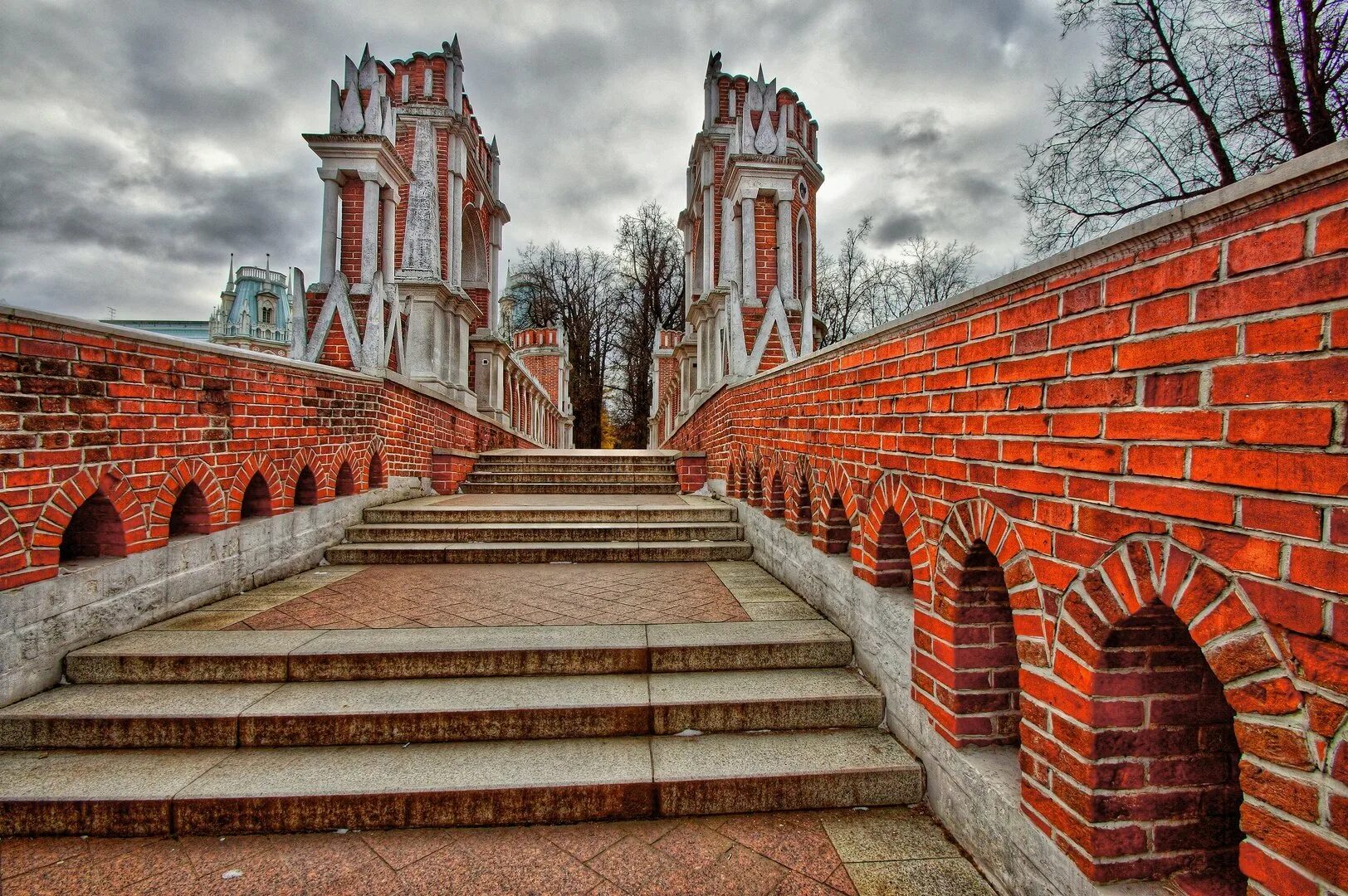 Царицыно время работы. Фигурный мост в Царицыно. Фигурный мост Баженов в.и Царицыно. Царицыно музей-заповедник фигурный мост. Дворцово-парковый ансамбль Царицыно фигурный мост.