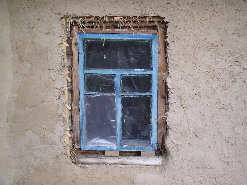 Можно заложить окно. Пластиковые окна в Старом доме. Пластиковые окна в старых домах. Пластиковые окна в саманный дом. Пластиковые окна в Старом доме из самана.