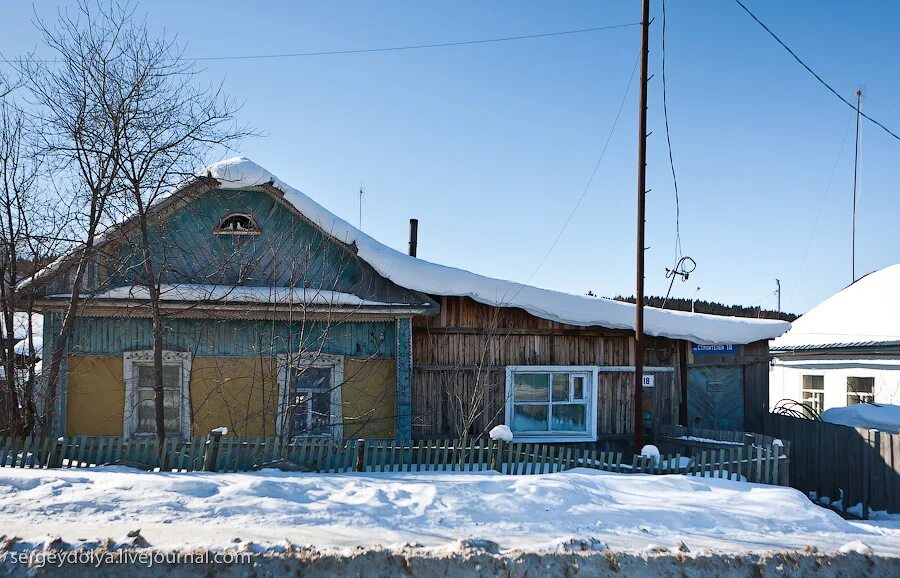 Продать в хмао. Старый Ханты-Мансийск Самарово. Ханты-Мансийск бараки. Ханты Мансийск трущобы. Ханты-Мансийск двухэтажки.