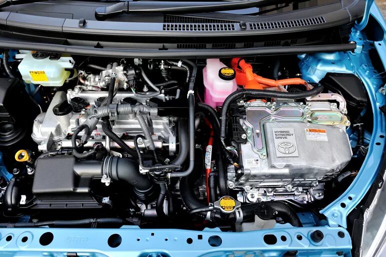 Мотор toyota aqua. Мотор toyota aqua. Двигатель аква. Toyota aqua электродвигатель. Двигатель антара 2.