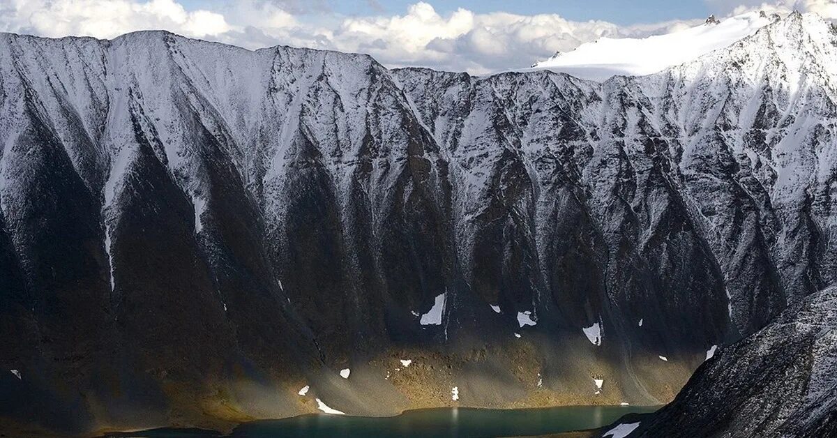 Невероятные горы. Горный Алтай величие. Неизведанный горный Алтай. Горы Алтай величие. Необычные горы.