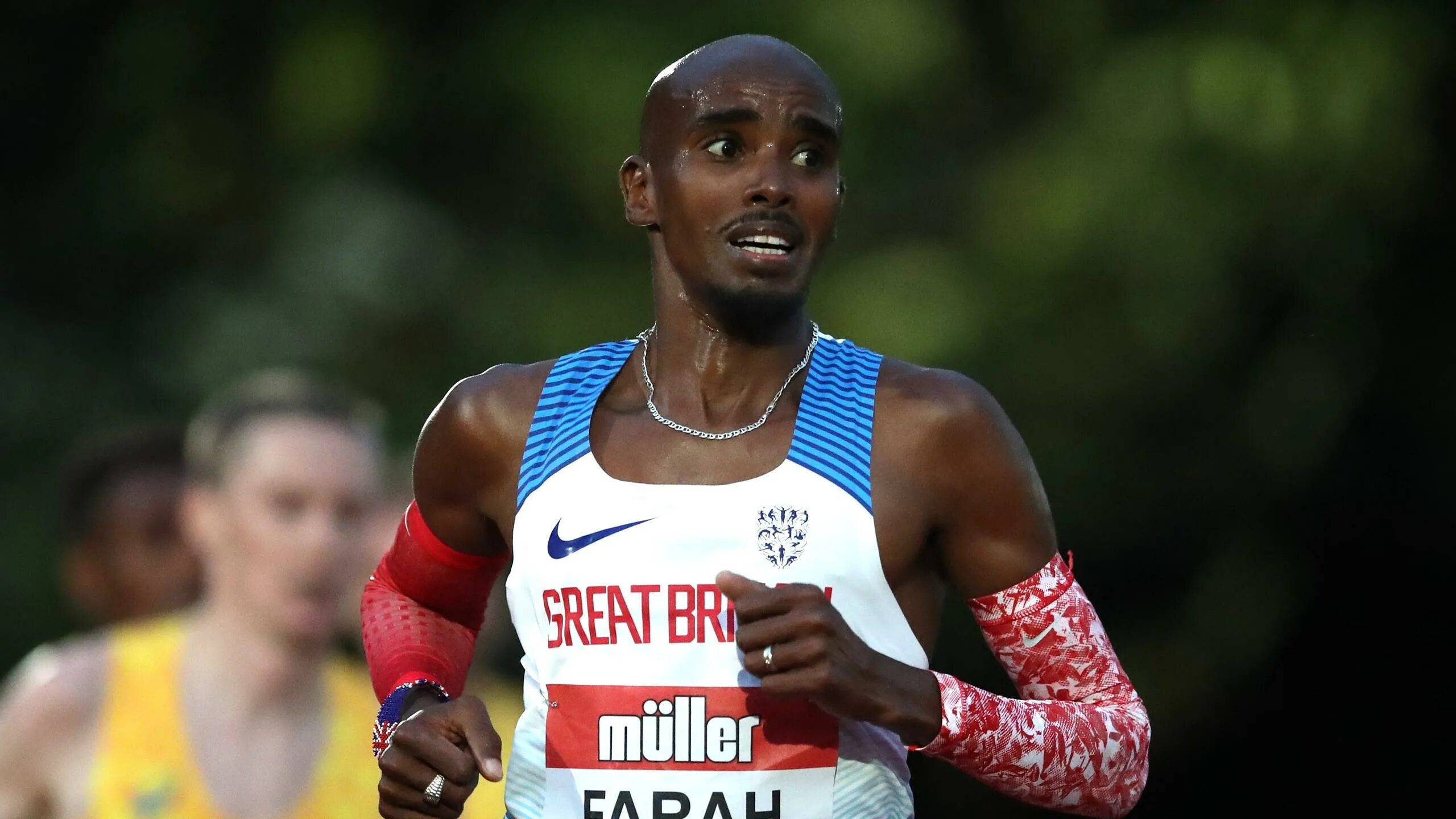 Mo farah. Стайер спортсмен. Длинные дистанции мо фара. Фарах 2014. Мо фара с женой.