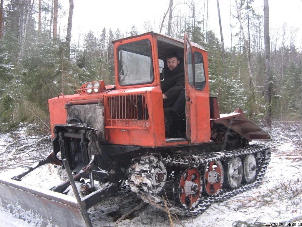 Трактор трелевка. Тдт-55 трелевочник. Гусеничные трактора тдт 55. Трактор дт 55 трелевочник. Тдт-55 трелевочник.