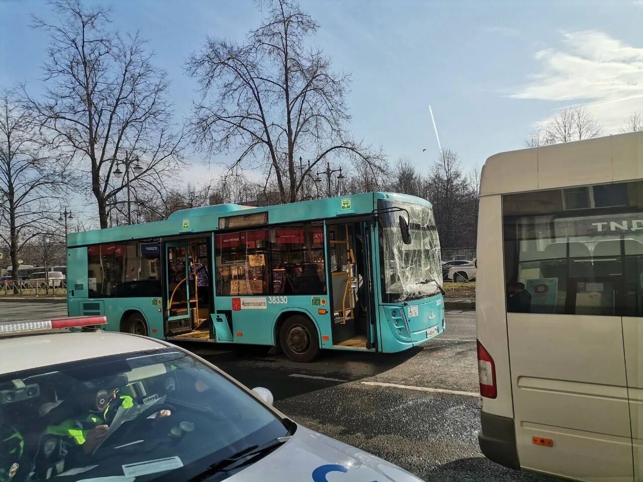 Однажды в московском зоопарке разбилось стекло. Автобус. Российские автобусы. Автобус фото. Московский автобус.