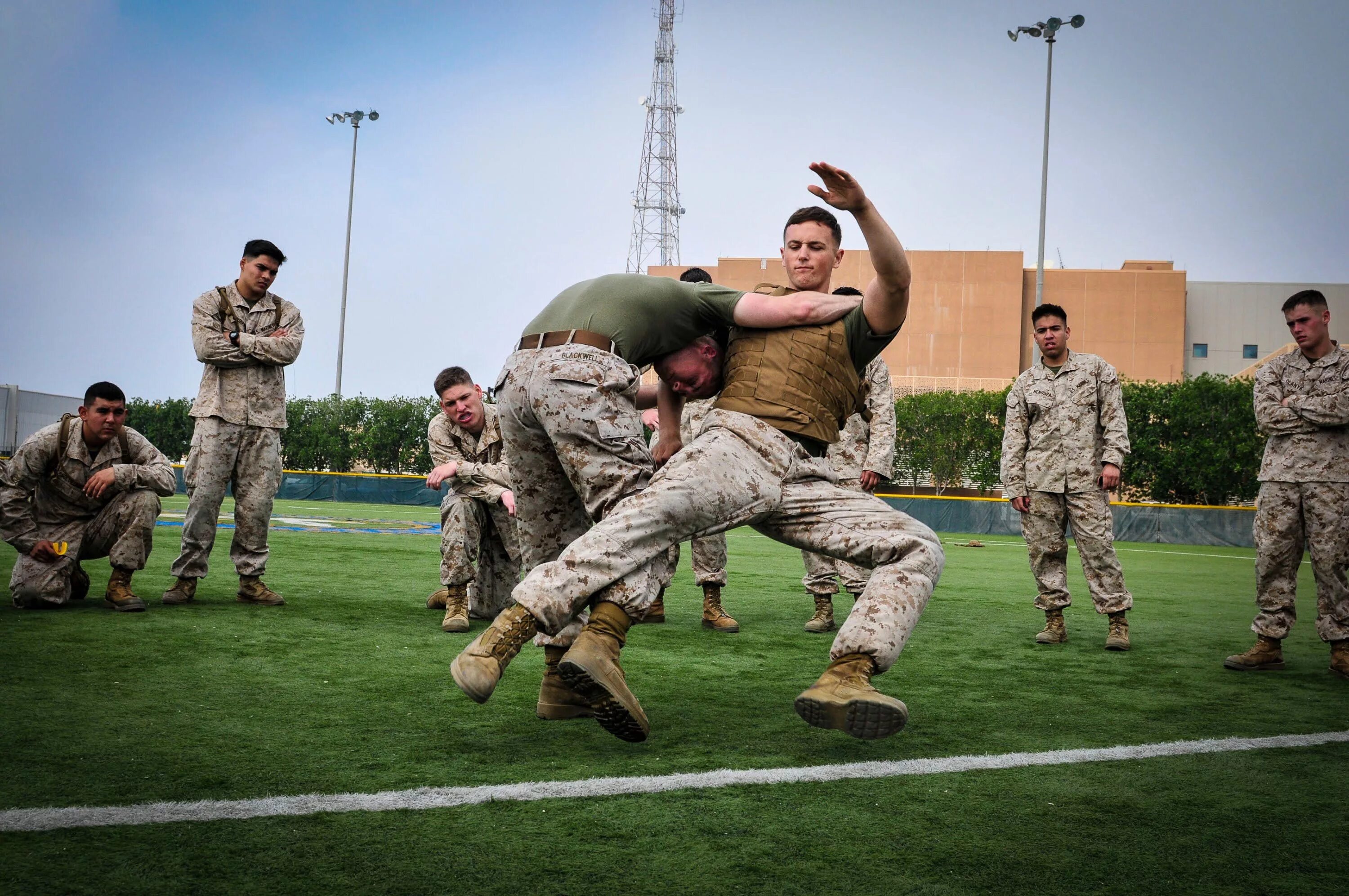 Упражнения вс рф. Рукопашный бой армии США. Marine Corps рукопашный бой. Система рукопашного боя спецназа. Тренировка спецназа.
