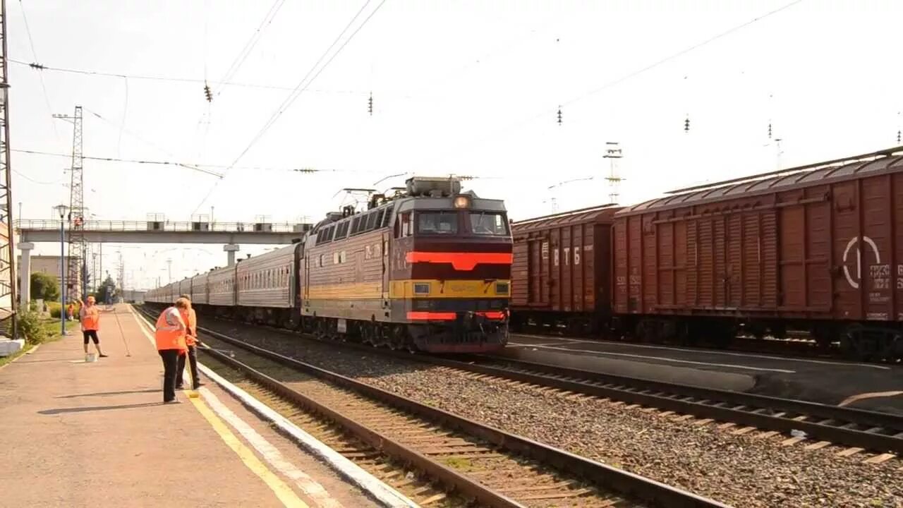 Поезд воркута санкт петербург станции. Линейный отдел полиции воркута. Поезд воркута санкт петербург станции. Чс4т 519. Железная дорога санкт-петербург воркута.