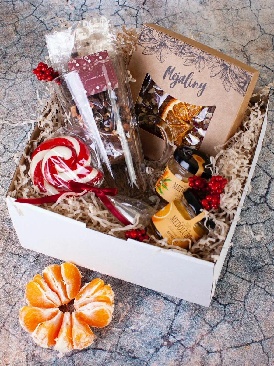 Набор канцелярии для девочек в подарок. Набор канцелярии с корги. Женские подарочные наборы с маршмеллоу. Женские подарки. Набор авокадо подарочный для девочек.