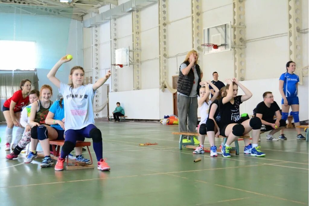 Спортивный волейбольный лагерь. Волейбольный лагерь. Волейбольный лагерь sunny wind. Спортивный лагерь волейбол. Детский лагерь пляжный волейбол.