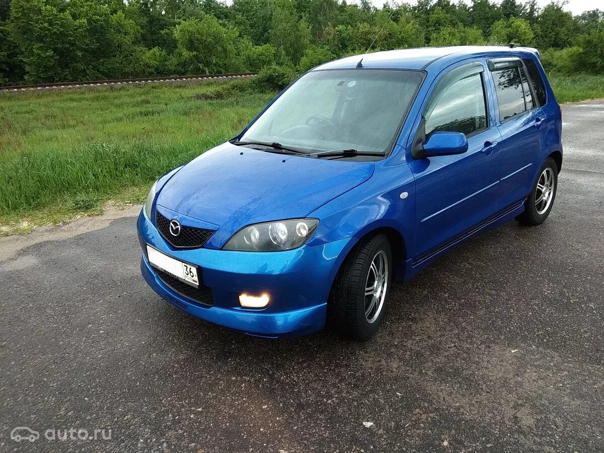 Mazda Demio 2003 1,5. Мазда Демио 2003 2 поколение. Mazda Demio 1.3 at, 2003. Мазда Демио 3 синяя 2003.