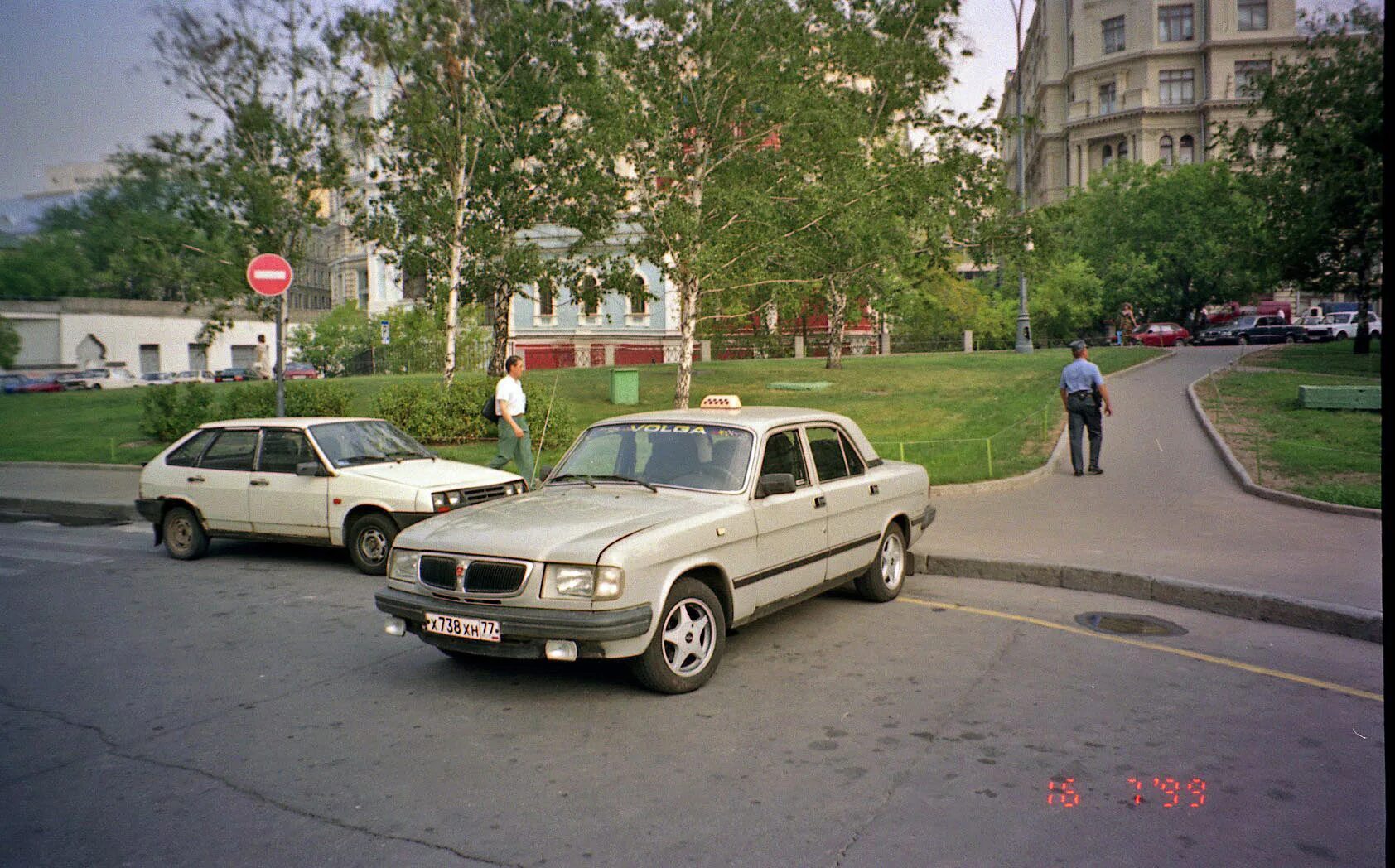 1 июля 1999. Волга 3110 1999. Москва 1999. ГАЗ 3110 1999 года. Москва в 90-е годы.