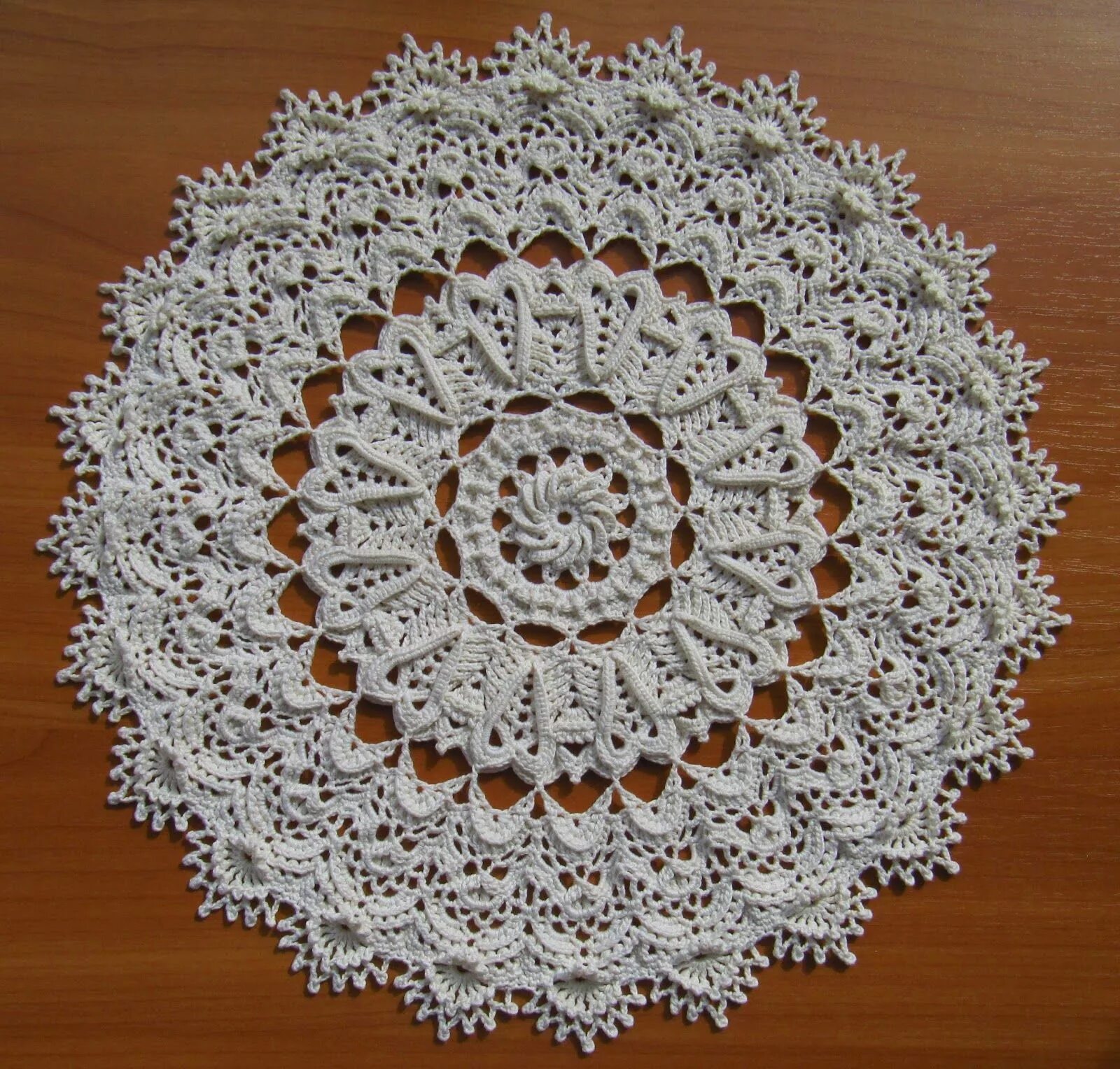 Салфетка Patricia Kristoffersen. Салфетка Alysia Патриции Кристофферсен. Салфетка Doily от Patricia Kristoffersen». Салфетки крючком часть 4