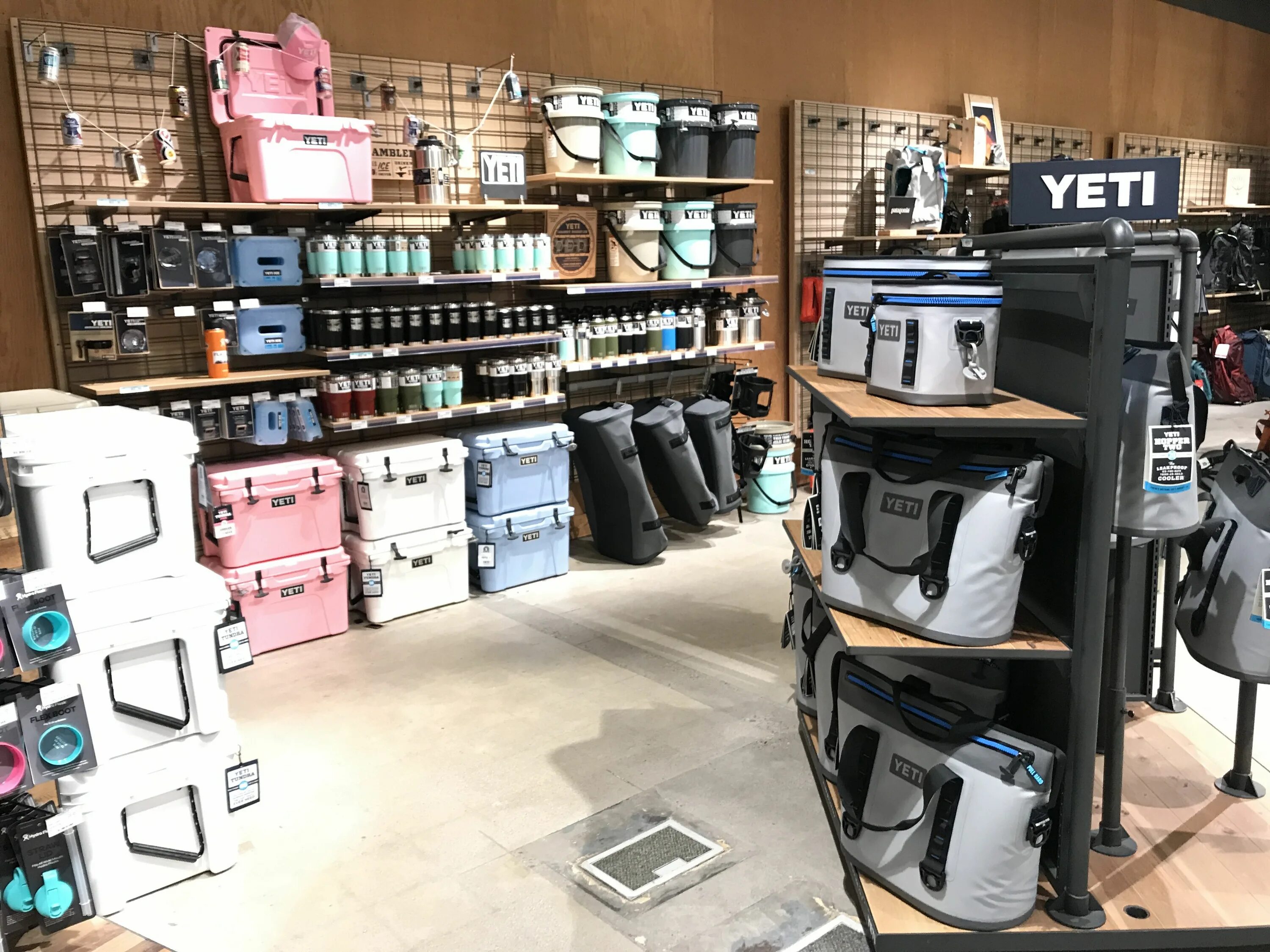 Keeping them cooler titan business. Yeti snow mx. Магазин йети. Шоу рум по продажам запчастей. Магазин йети.