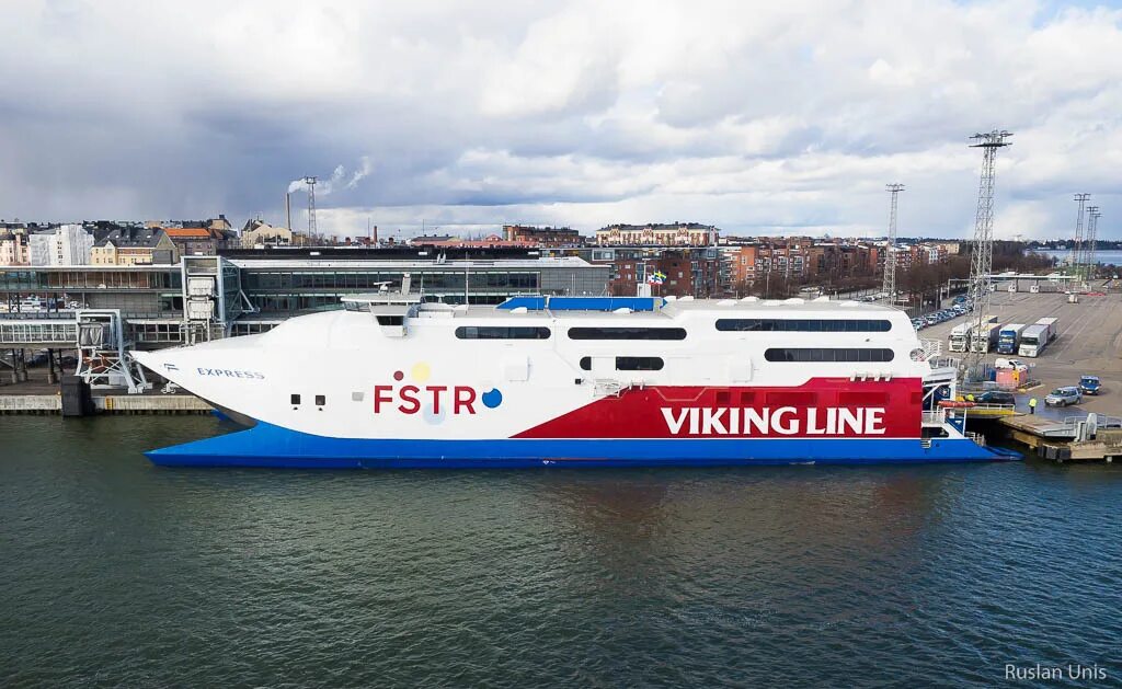 таллинн пыхья таллинн. таллин хельсинки. паром швеция финляндия викинг лайн. эстония таллин набережная.