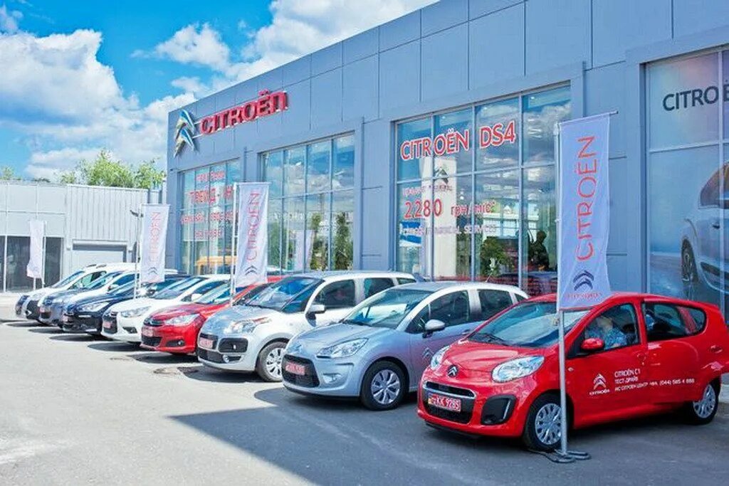 Автосалон строен. Автосалон ситроен. дилерский центр ситроен. автосалон ситроен в москве. центр ситроен подержанные авто.