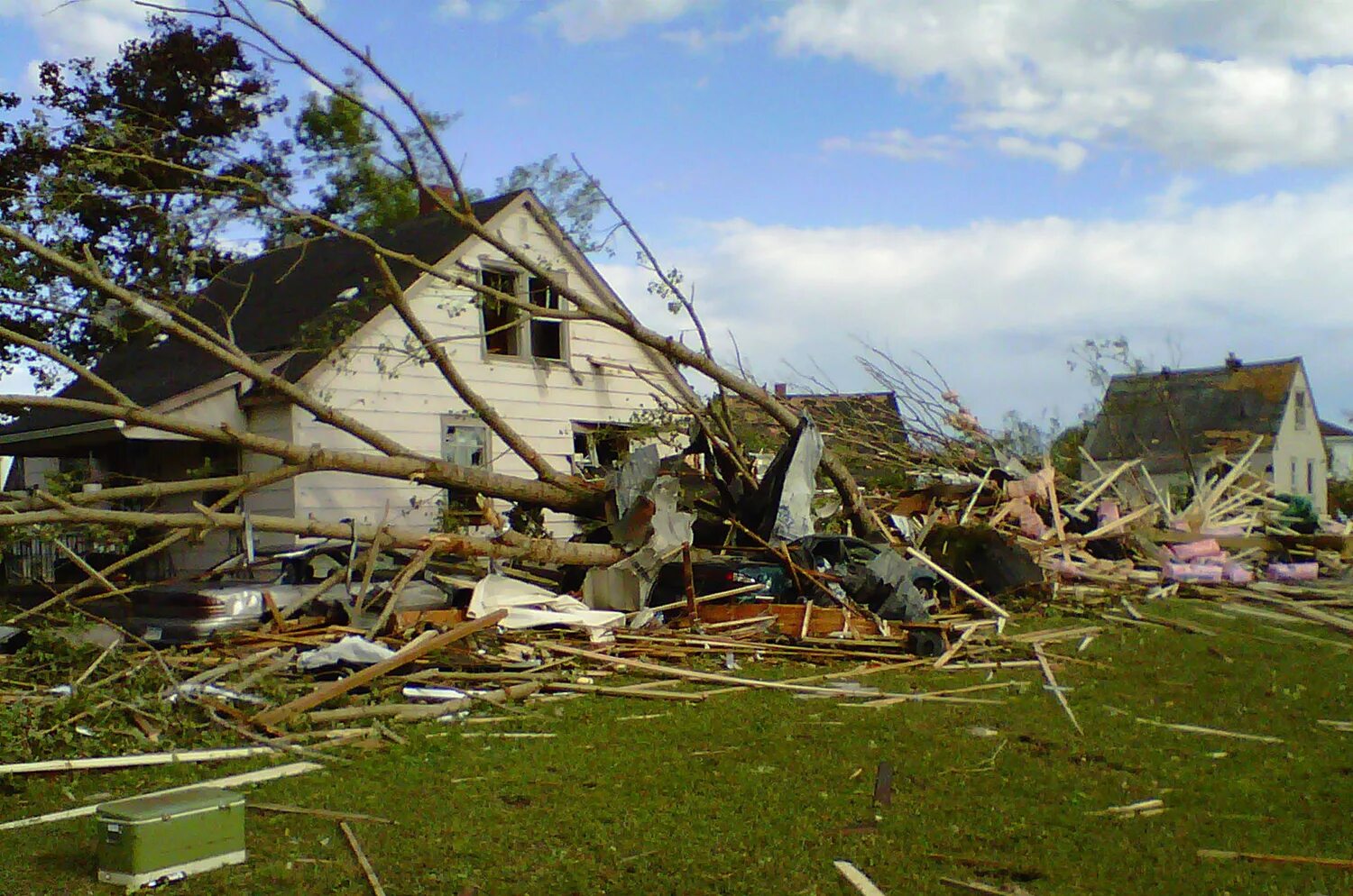 Firm damage. Разбитая крыша. storm damage. tornado damage. property damage.