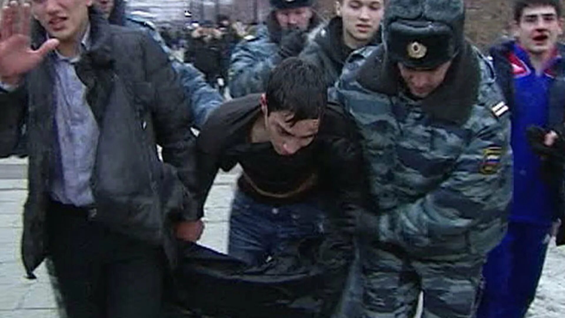 15 декабря 2010. Манежка 2010 избитые кавказцы. манежная площадь 2010 чурки. драка на манежной площади.