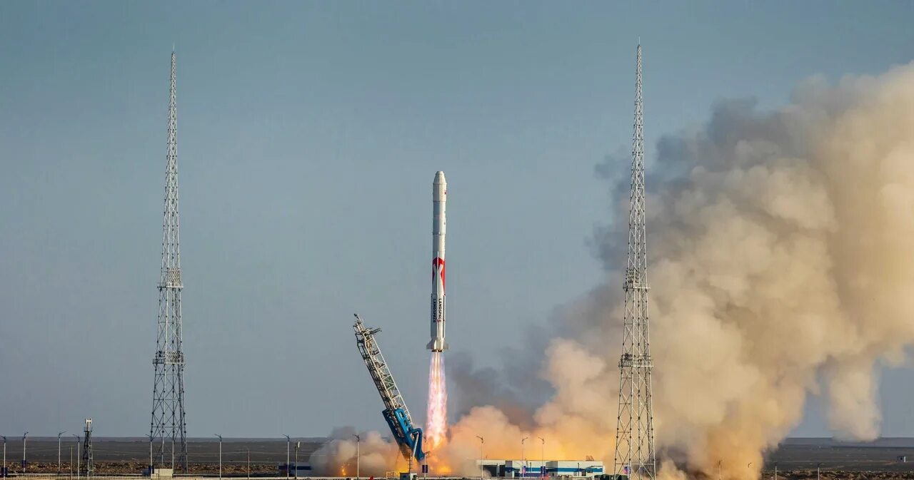 Старт ракеты протон. Ракета носитель новости. Стартовый комплекс рн зенит. Космодром плесецк ангара. 1.
