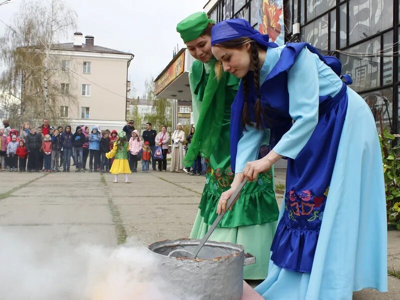 Карга боткасы. Весенний праздник карга боткасы. весенний праздник татар карга боткасы. карга боткасы (воронья каша). курга ботаксы татарский праздник.