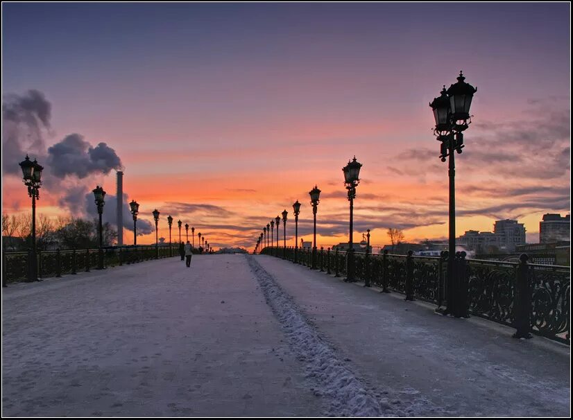 Надолго в городе. Закат зимой в городе. Зимний рассвет в городе. Зимний закат в городе. Утро зимой в городе.