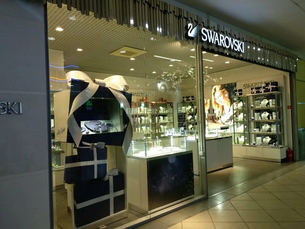 Swarovski адреса. сваровски адреса магазинов в спб. Swarovski бутик. магазин сваровски владикавказ. витрина сваровски.