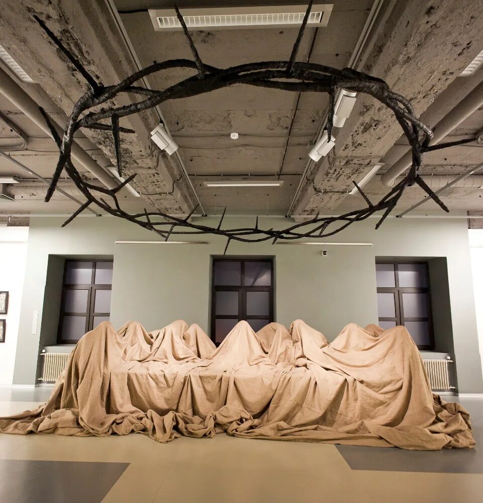 Модель биполярной активности эрарта. Новая голландия санкт-петербург. Музей современного искусства эрарта санкт-петербург. Петербург инсталляции. Новогодние уличные украшения.