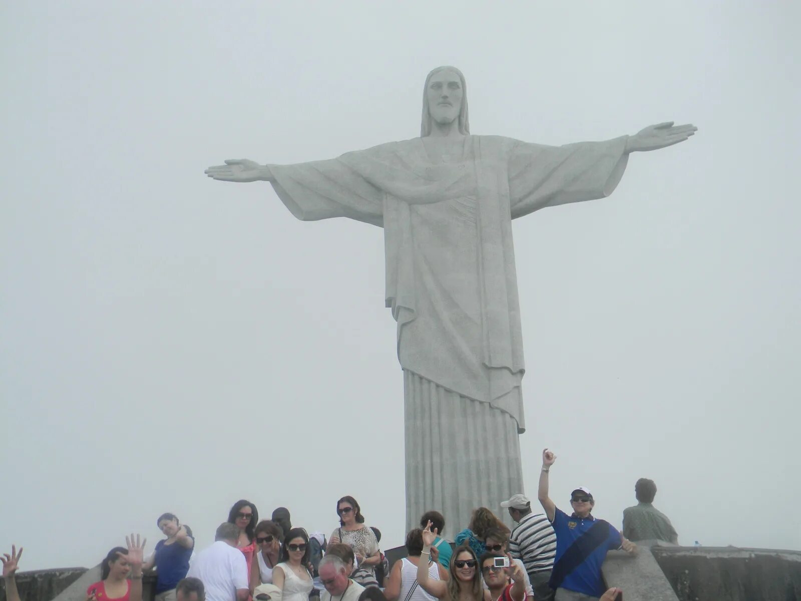 Бог город 2018. Статуя Христа-Искупителя Рио-де-Жанейро. Статуя Иисуса на Алтае. Статуя Иисуса в Алтайском крае.
