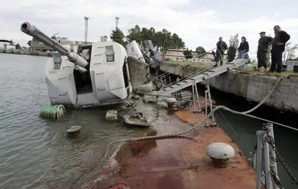 Военно-морская база Поти 2008. Поти порт 2008. Грузинский флот в Поти. Поти Грузия военно морская база СССР.