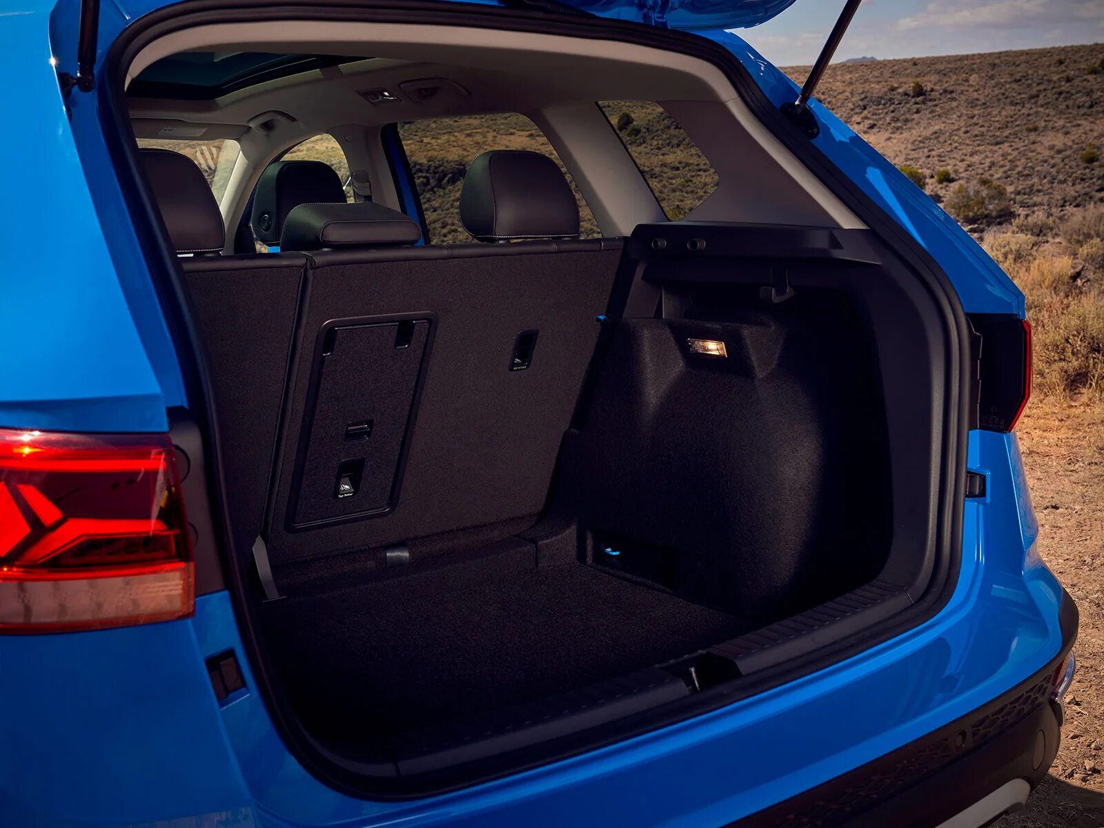 Новый кроссовер фольксваген taos. Volkswagen taos 2021 салон. Фольксваген таос характеристики. Volkswagen taos 2021 exclusive. Комплектации таос статус.