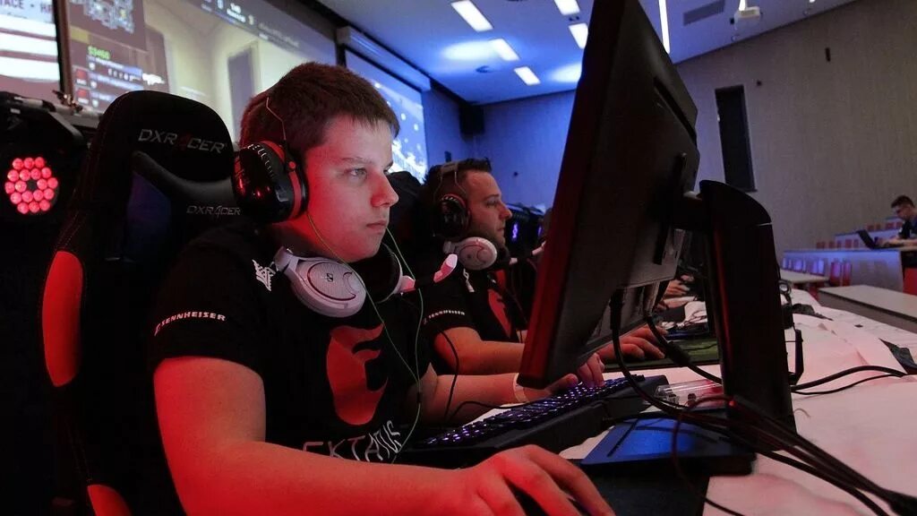 Frozen cs 2. Фрозен киберспортсмен. frozen кс го. frozen игрок. frozen mousesports.