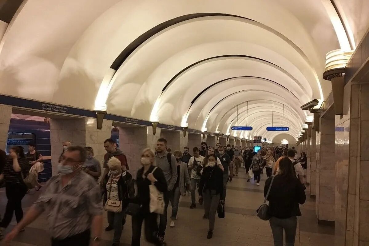 Петроградка метро. Станция Петроградская Санкт-Петербург. Станция метро Петроградская. Петроградская метро СПБ. Питер станция метро Петроградская.