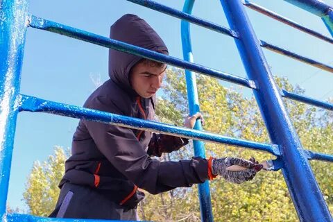 Покрасил ученик