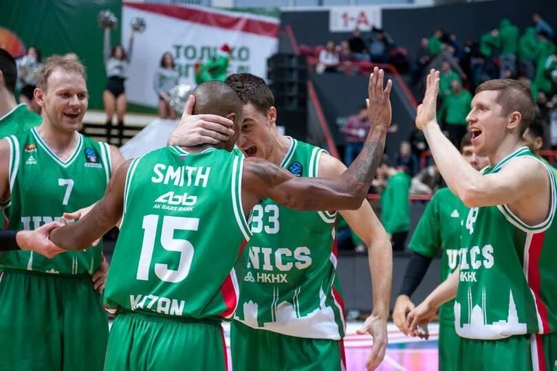 Unics kazan форма. Баскетбольная команда уникс. Плакат уникс. Уникс казань баскетбольный клуб. Эмблема бк уникс.