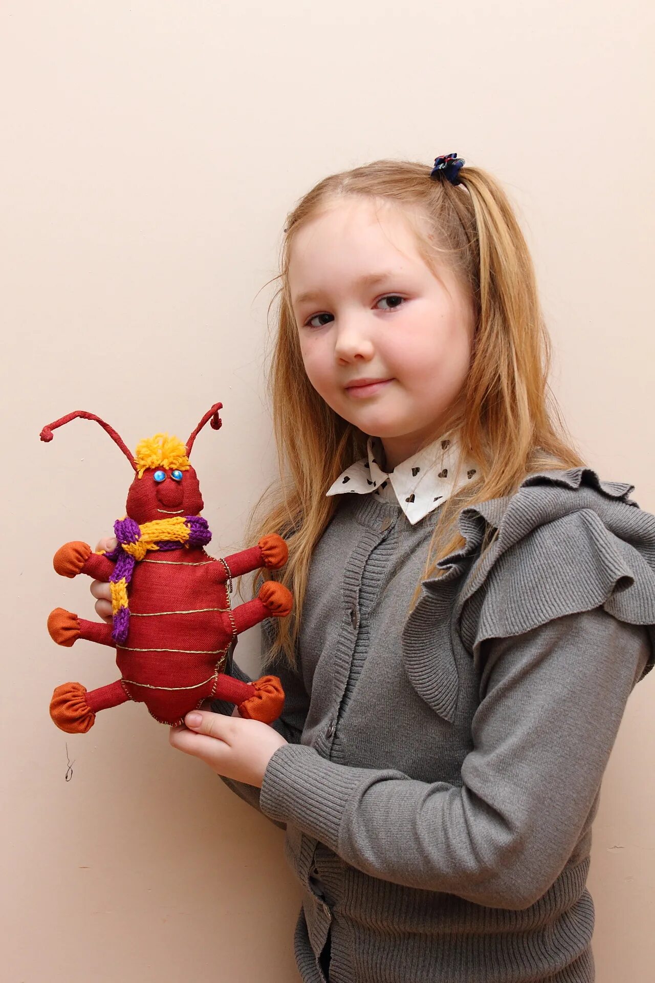 Детские работы на тему сказки. Поделки по сказкам чуйковского. Чуковский поделки. Поделки по произведениям чуковского. Поделка сказочный герой.