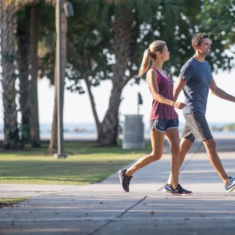 Walking отзывы. Палки скандинавская ходьба walkers. Leki палки. Best walk обувь. Мужчина бежит.
